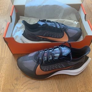 NWT Nike Zoom Gravity (size 7.5)